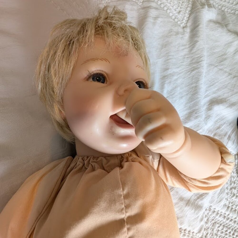 Vintage 1997 Madame Alexander Babble Baby Doll Laughs Babbles Coughs Blond Hair - Picture 11 of 16